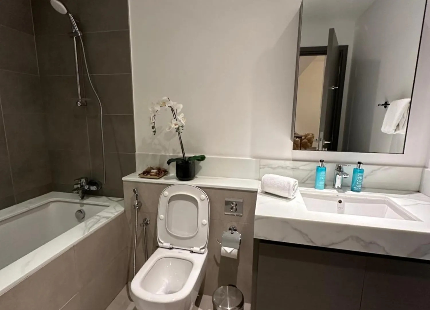 Dreamy One Bedroom Apartment Dubai